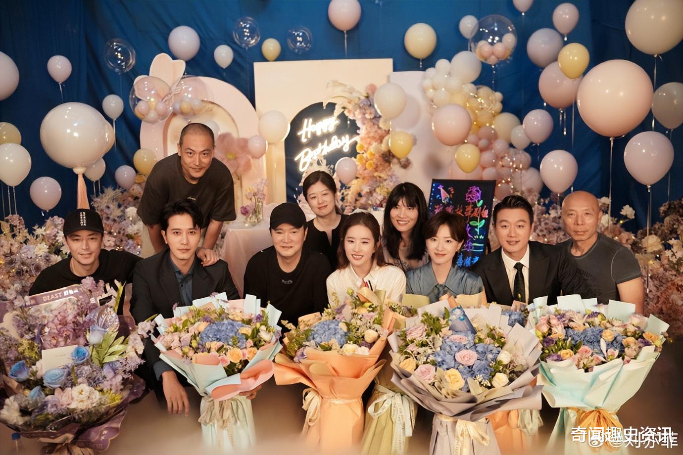 刘亦菲发文感谢所有人,谢谢大家的专业和热忱,让玫瑰绽放