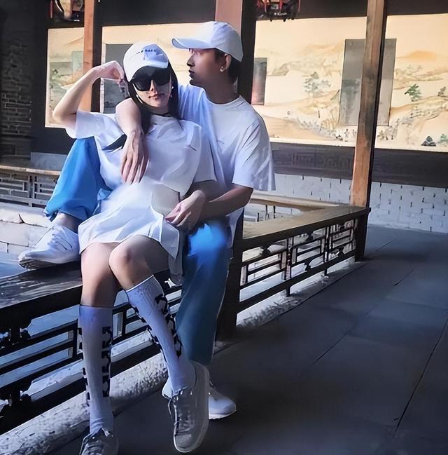 让李晨当牛做马,与韩庚街头热吻,被弟弟弄进医院,她才是真浪姐