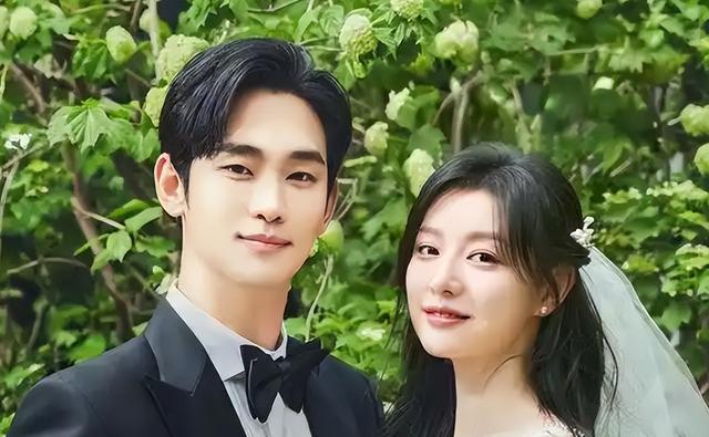 金秀贤私联网红？现场还让女友陪同，“搞女人”的愿望太疯魔