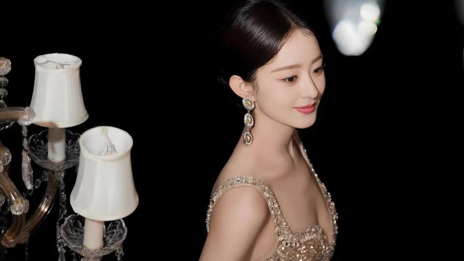 赵姐又来王炸了！《浴火之路》还没上映，赵丽颖簪花婚服先火出圈