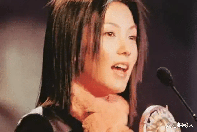 她曾红过杨钰莹,却和逃犯同居三年身败名裂,如今50岁无人敢娶