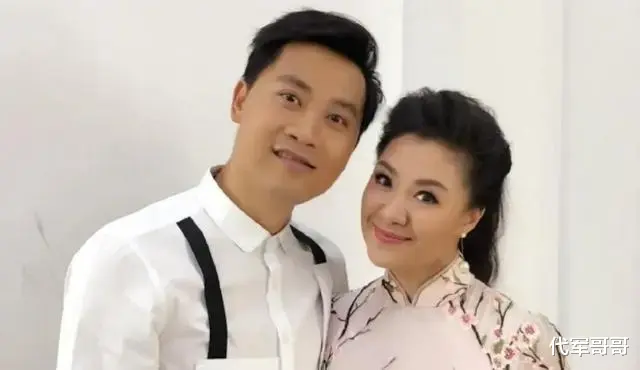 歌唱家王丽达:嫁给汤子星,婚后12年生一子,如今生活美满幸福