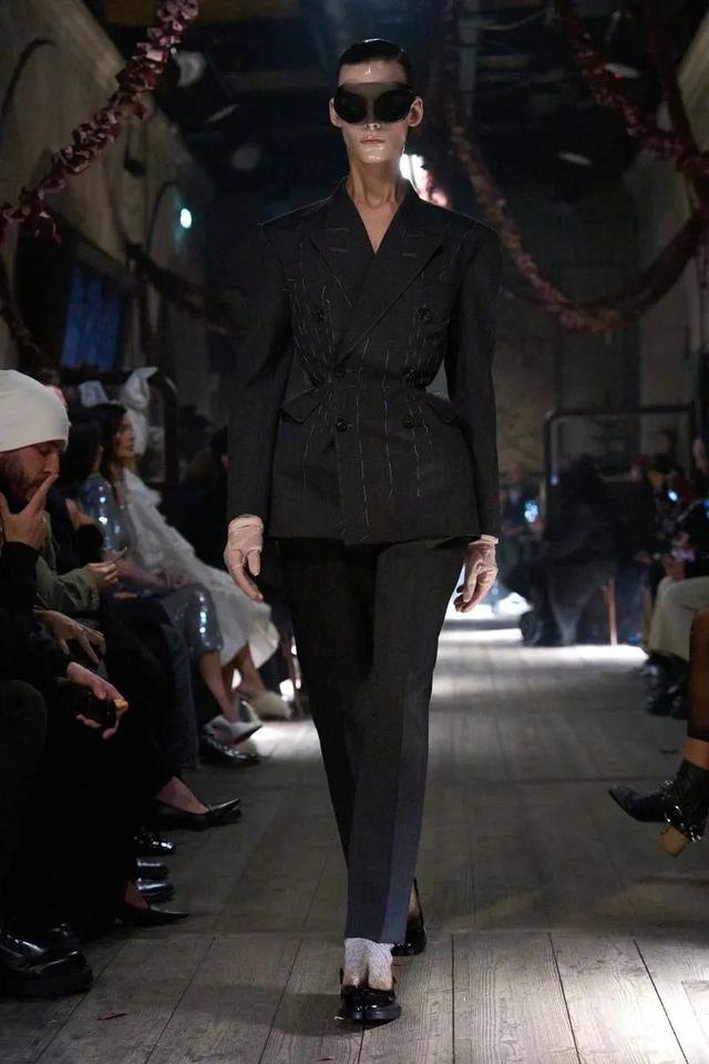 187cmYSL贵公子一夜爆火！网友：老公太多，都不知道先爱哪个