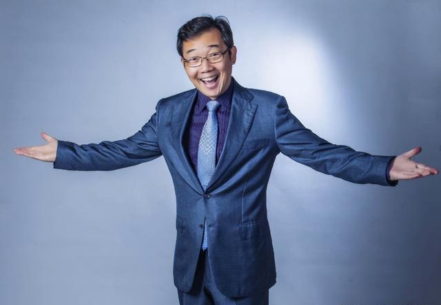 他把黄家驹念成黄家“狗”,自以为幽默十足,结果却意外断送前程