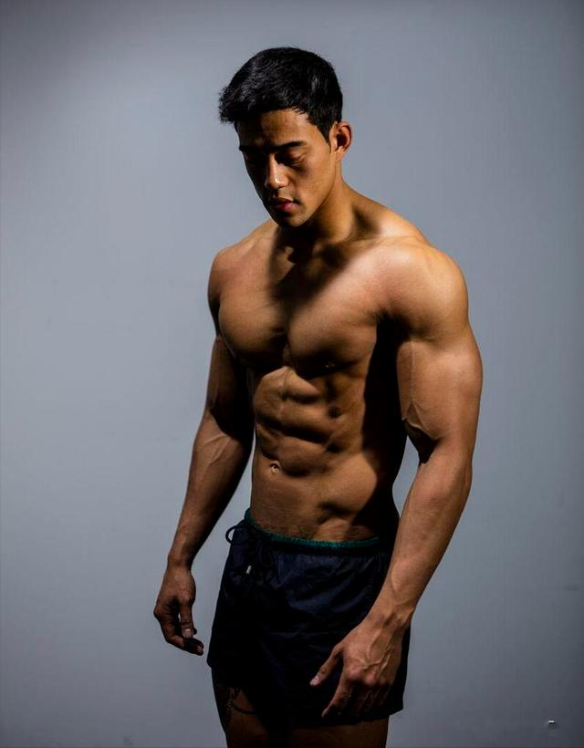 胸肌是门面，腹肌是铠甲，锻炼胸腹的正确方法