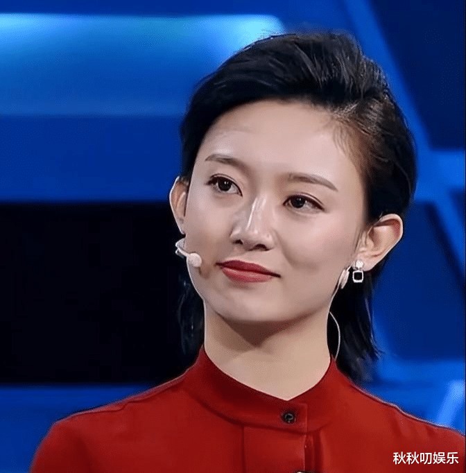 央视主持人李七月,不再被重用,她身上究竟发生了什么?