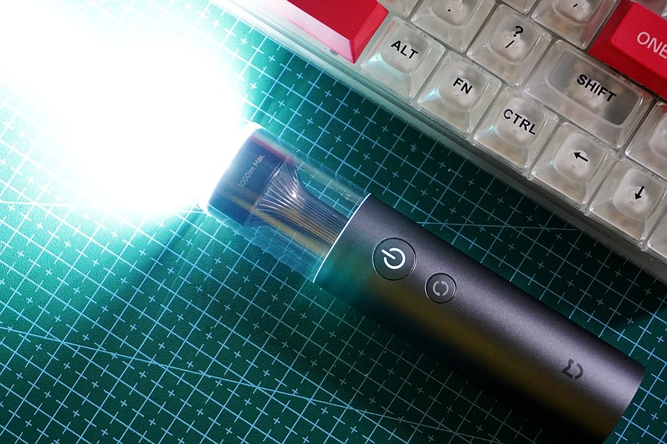 米家手电筒再升级轻量化多功能加持，颜值靓眼实用之选