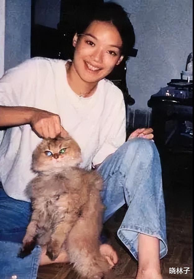 舒淇近照曝光!结婚8年堪比“整容”,身材走形像大妈,网友炸锅