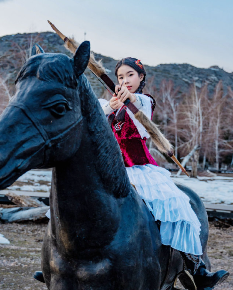 46岁黄奕近照美到认不出!单身10年逆龄生长,和女儿同框似姐妹