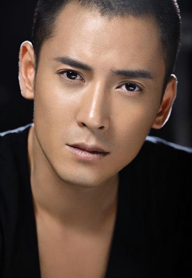 他是最幸运的“农民工”,只因长相太英俊,从工地打工到改行演戏