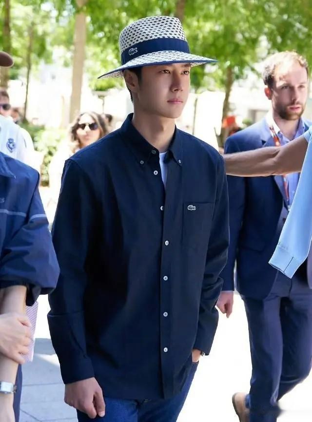 王一博,黄渤,还有耿乐,他们今天(8·23)的微博,发了什么?