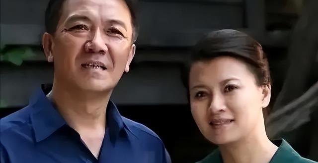 善恶终有报!“抛妻弃子”的李幼斌,如今等来的是儿子30年的报复