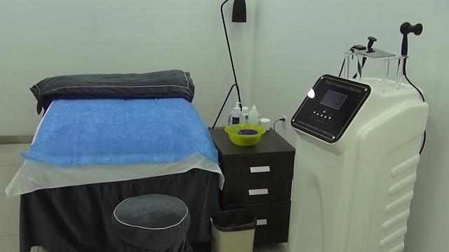 64岁大妈做美容,10个月花掉540万,老伴肺癌手术费都被花光