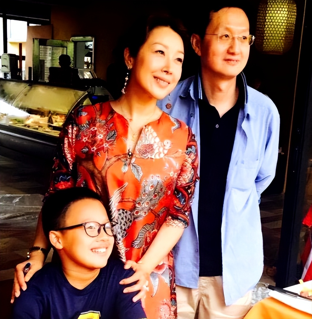 孙悦：嫁大9岁10亿富豪，生冠军儿子如今的她，证明李健没说错