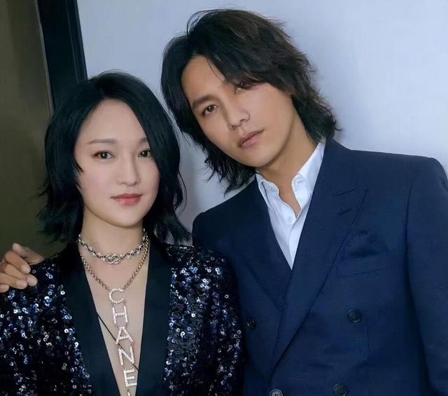 陈坤的儿子成年了，样貌开始浮现出母亲的基因，认得出他像谁吗？