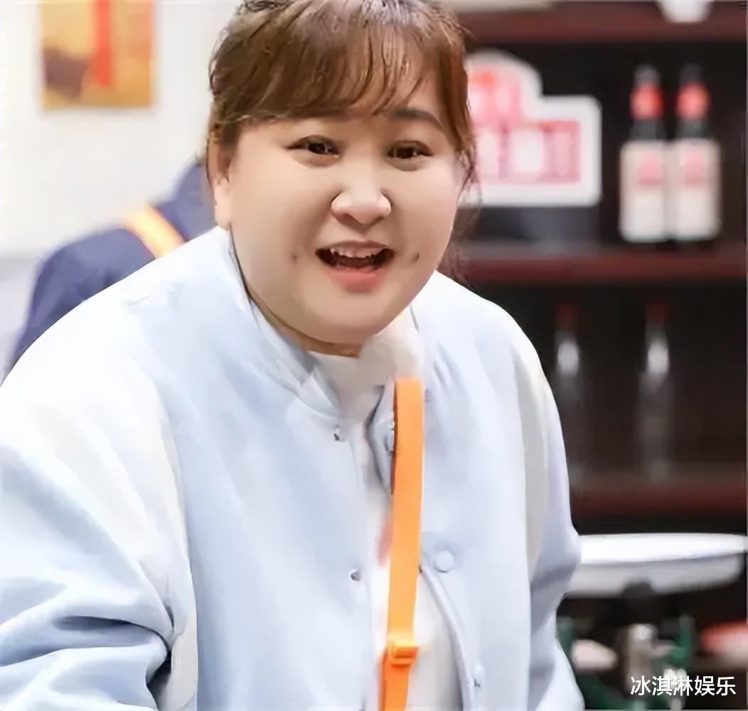 熟悉的贾玲回来了!胖出“游泳圈”、脸圆润,还是“丑女”适合她