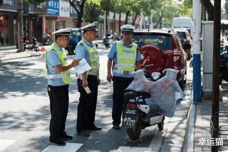 电动车新规出台，2025年1月起全国实施，骑电动车的你将多省几百元！