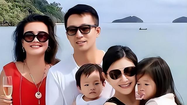 真是有心机!台媒:大S允许汪小菲带孩子,是为阻碍新女友生子