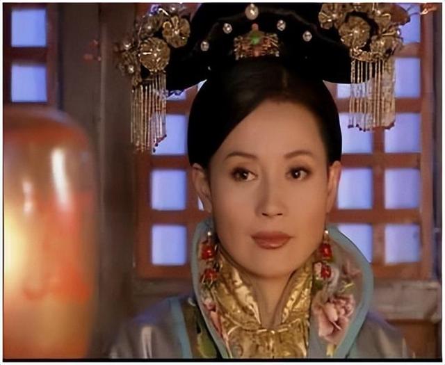 挤走原配嫁导演,结婚19年不生娃被抛弃,如今64岁孤单一人