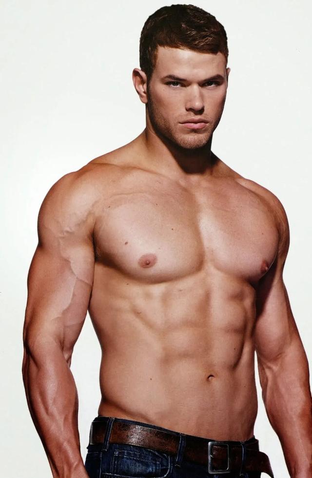 《暮光之城》里的他居然那么老了,年轻时可是神颜啊!