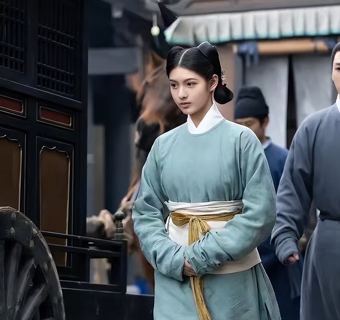 《墨雨云间》告诉我们,当“丫鬟”太惊艳时,小姐可以去打酱油了