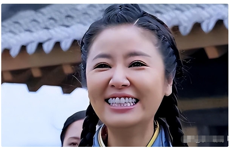 一身赘肉，满脸褶子，却要演双马尾的少女，网友：真不害臊吗？