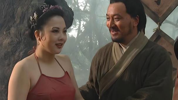 从女一号到通缉犯，“最美孙二娘”跌落神坛，她到底经历了什么？