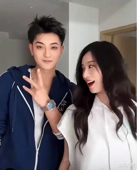 奉子成婚?徐艺洋被曝已怀孕现身国外医院产检,黄子韬陪同照曝光