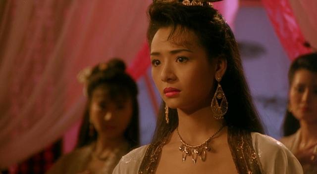 58岁叶子楣请明星朋友吃大餐，穿着青花瓷裙子，整个人瘦到显病态