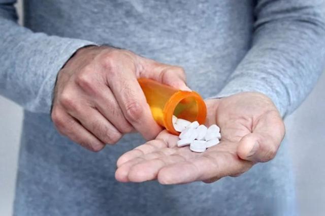 隔天吃一次他汀，降脂效果更好吗？再三提醒：服用他汀，谨记5点