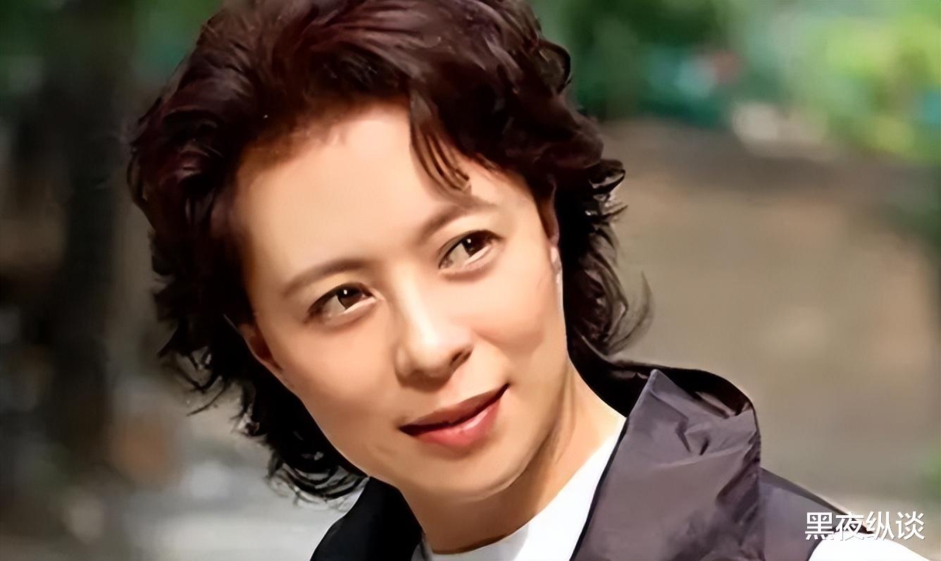 她是国家一级演员，与富豪结婚37年零绯闻，如今儿子是骄傲