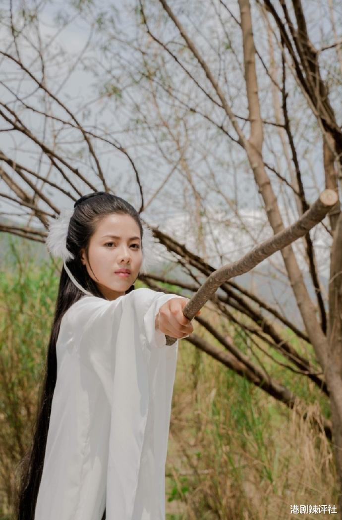 TVB小花退圈后跻身名媛，曾被封仙气李若彤，自创泳衣品牌收入佳