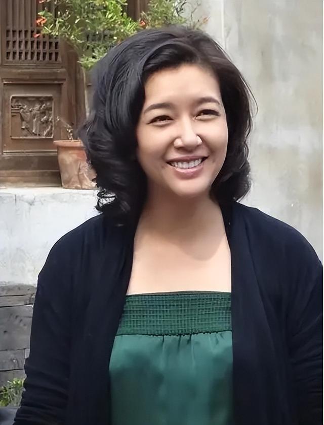 江珊现任丈夫曝光：比前任靳东还要帅，还是我们熟悉的男演员