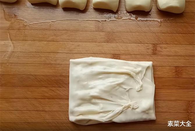 花生和面粉新吃法,一叠一抻,鼓大泡就好,香甜酥脆,做法超简单