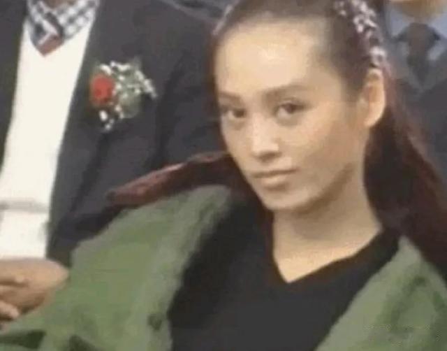 混综艺、搞直播、自败名声?这一夜,宁静一个座位,坐实江湖地位