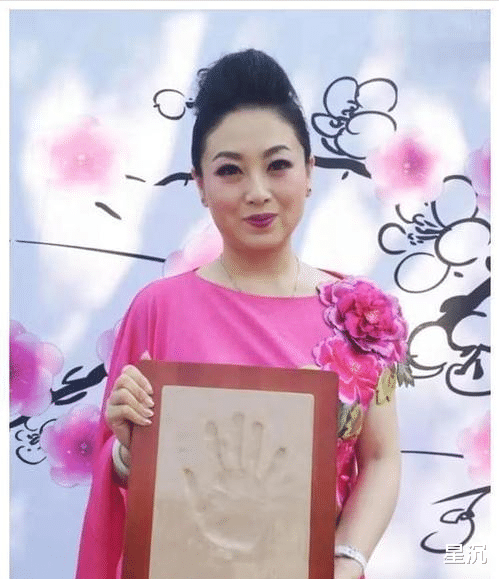 41岁国家一级演员自缢身亡，抛下11岁儿子离去，亲友：生前无异样