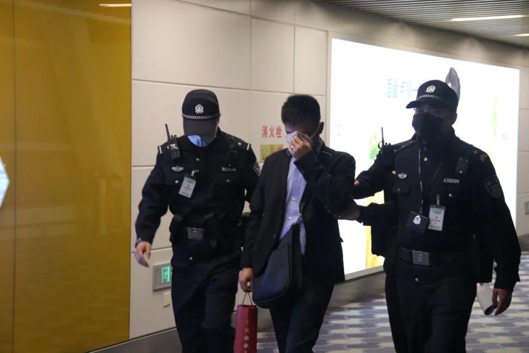 他买了600亩荒地赚到百亿 捧女星演电影,最后却落得个被捕入狱