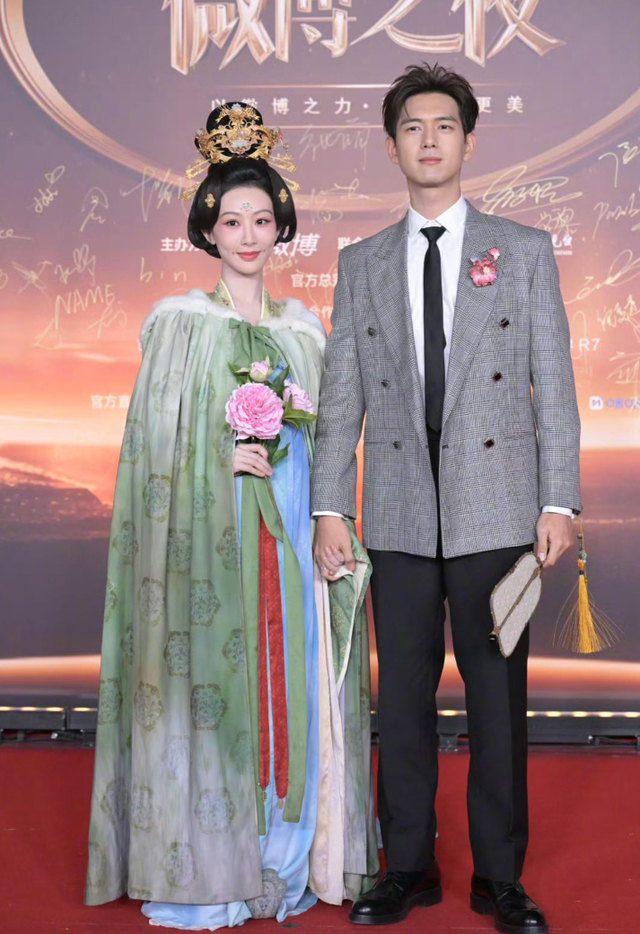 微博之夜红毯：杨紫穿戏服，肖战与六位大咖一起，李宇春压轴