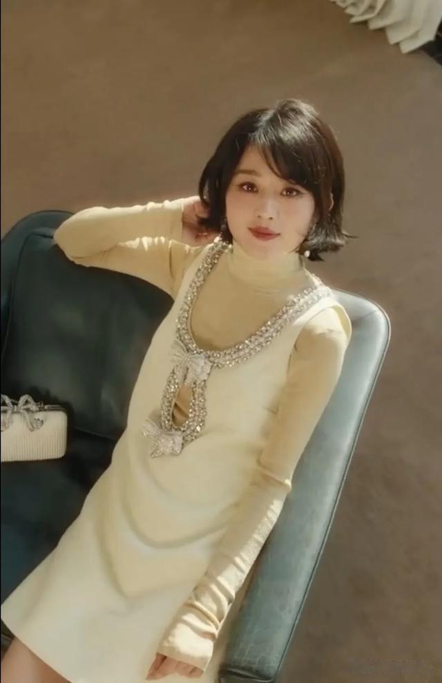 赵丽颖最新广告大片来袭,身穿紫色蕾丝连衣裙,温柔美丽不失时尚