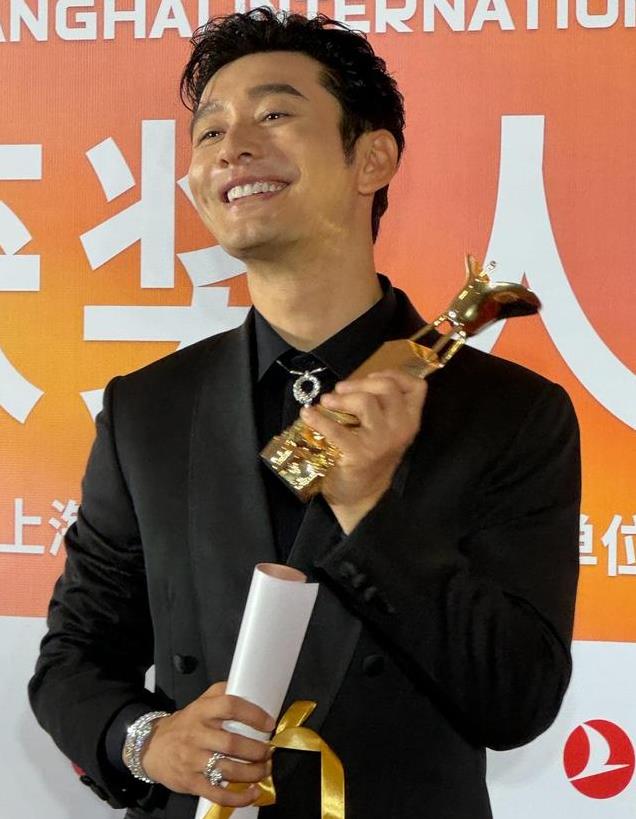 黄晓明若想破掉如今感情的困局，其实可以向一位汪先生学习