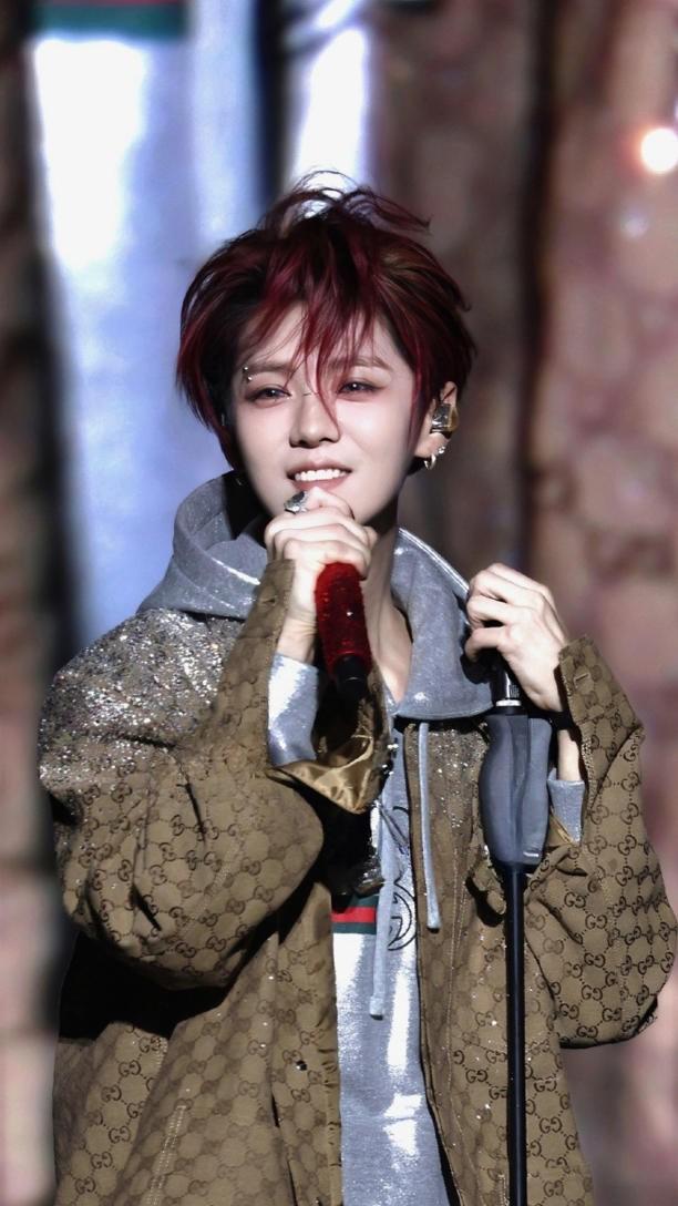 仅用一招让自己口碑暴增，这一次，把鹿晗送上热搜的不是关晓彤!