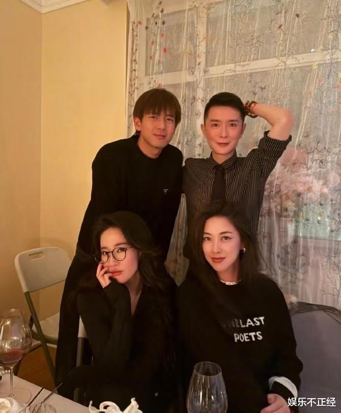 37岁刘亦菲与40岁朱珠同框，我才明白，骨相美与皮相美的差别！