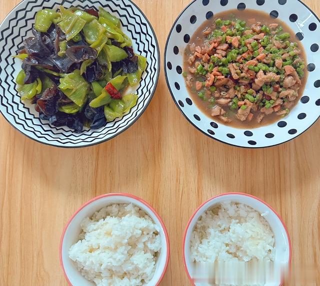 女子晒离婚后和儿子的伙食,引起热议,网友:没有对比就没有伤害