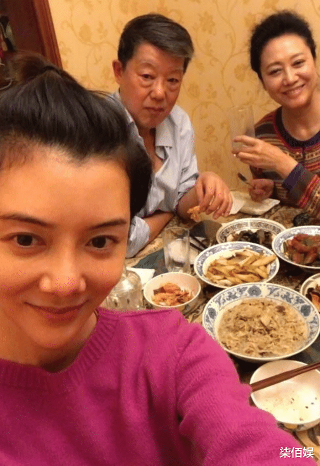 车晓与妈妈王丽云聚餐,促膝长聊关系好很多,但仍和爸爸更亲近