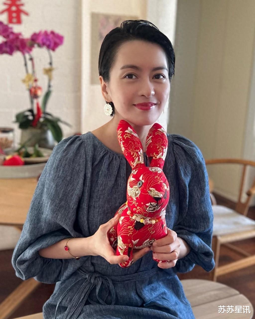 48岁梁咏琪秒删外籍丈夫与女儿家庭照!恐因豪宅曝光信息量太大