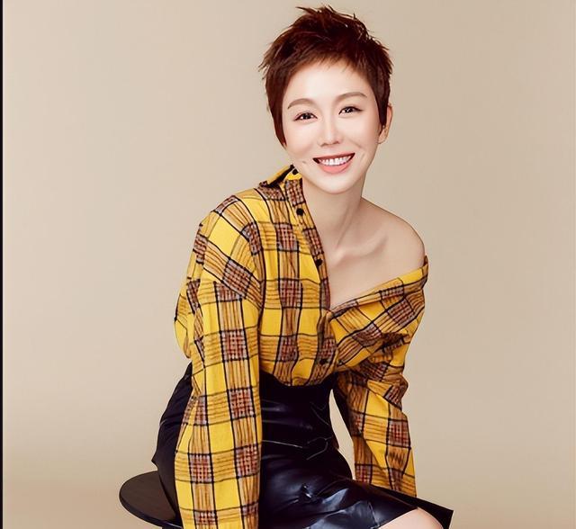 虞书欣《中餐厅》生图被姜妍秒了,网友辣评“ 腿像大胖萝卜”