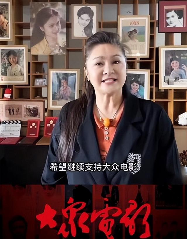 她是80年代央视美女主持，嫁给军委副主席之子，离婚后以卖画为生