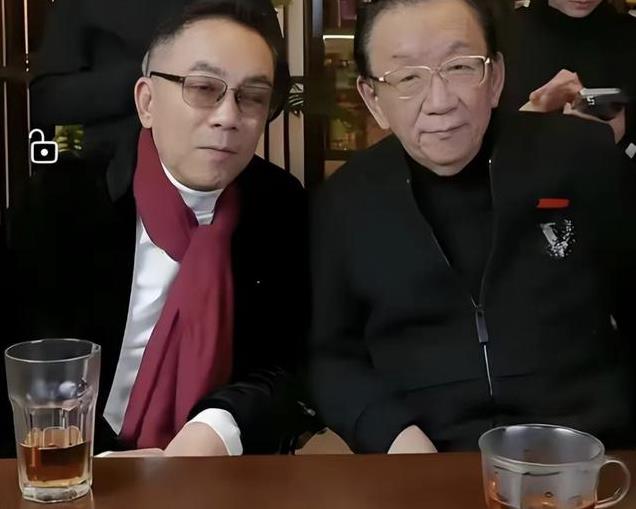 杨议被侯耍了吗？我看未必，其实他是在耍猴