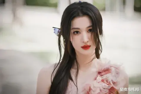 王楚然素颜照曝光!网友直言看完彻底治愈容貌焦虑