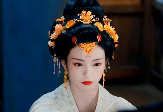 杀疯了!任嘉伦《流水迢迢》收视第一,李兰迪瘦了,女配角能封神